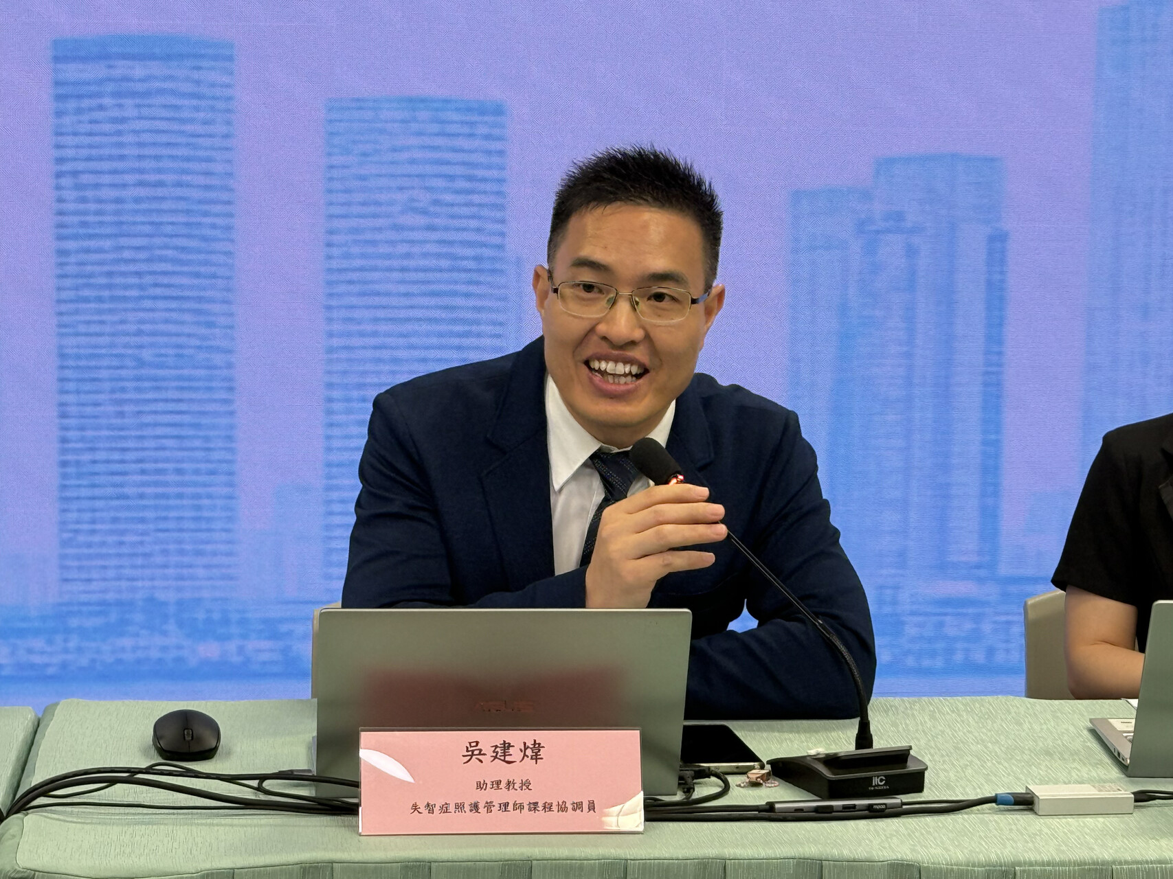 Assistant Professor Wu Jianwei presenting the first dementia cognitive education indicator system focused on the youth population