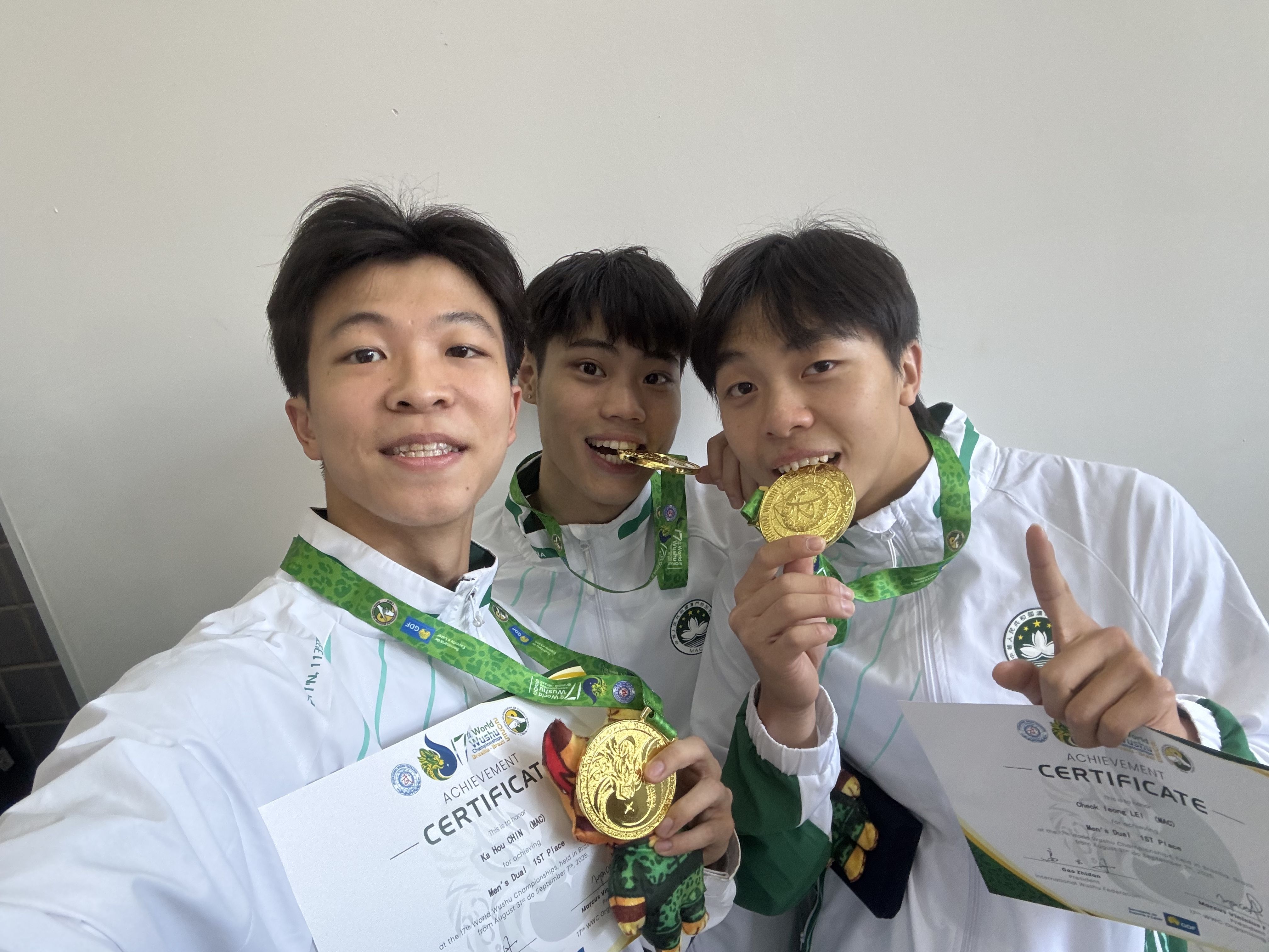 ▲Lei Cheok Ieong, Kuong Chi Hin and Chin Ka Hou win the gold medal at the World Wushu Championships