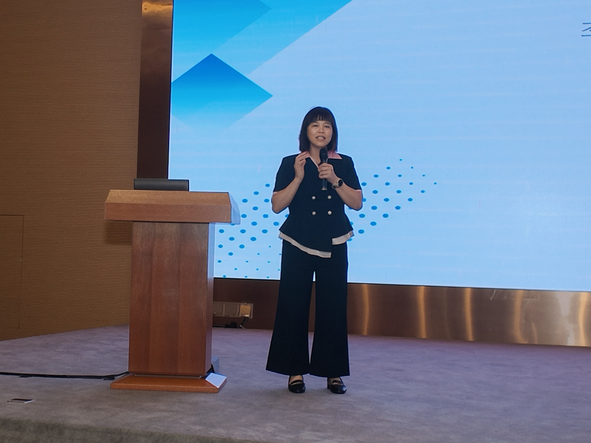 ▲李衛燕主任向學員講解課程結構