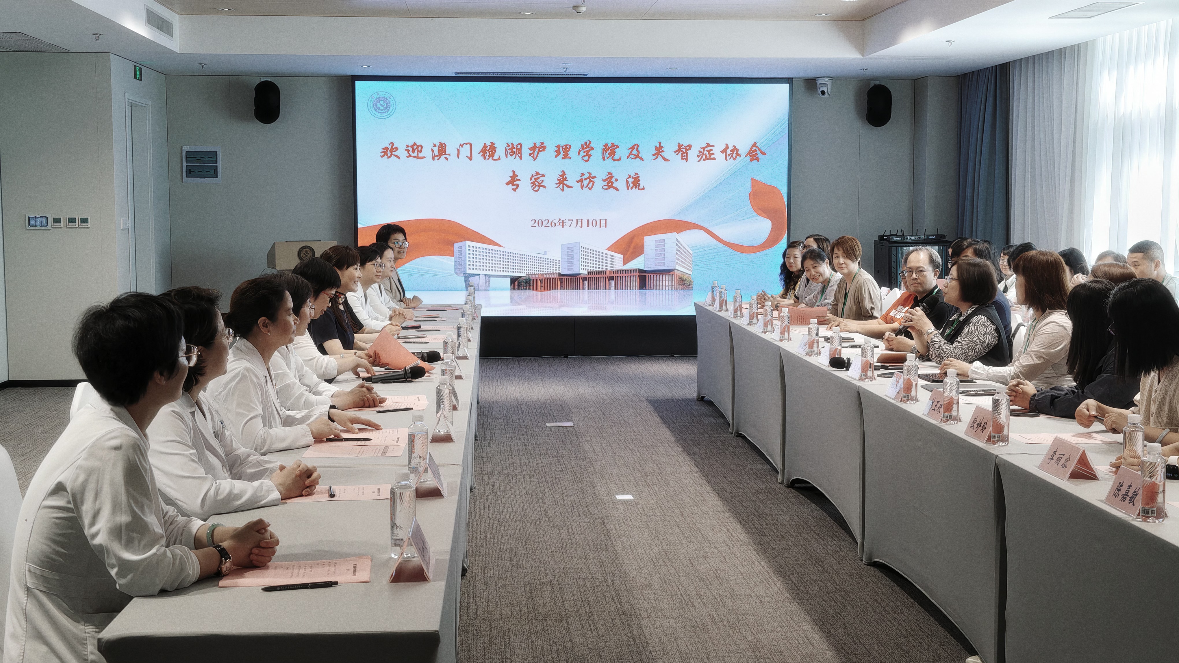▲考察團與浙江大學第一附屬醫院座談交流