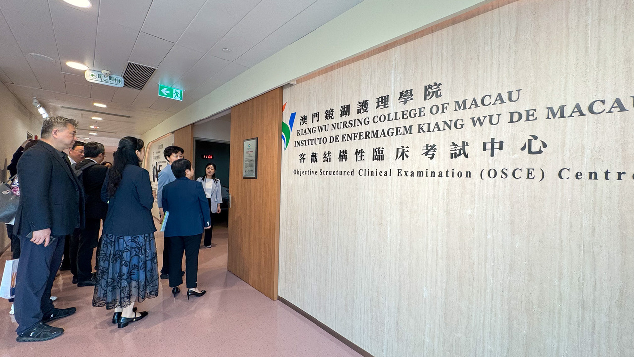 Delegation tours the Objective Structured Clinical Examination Centre.