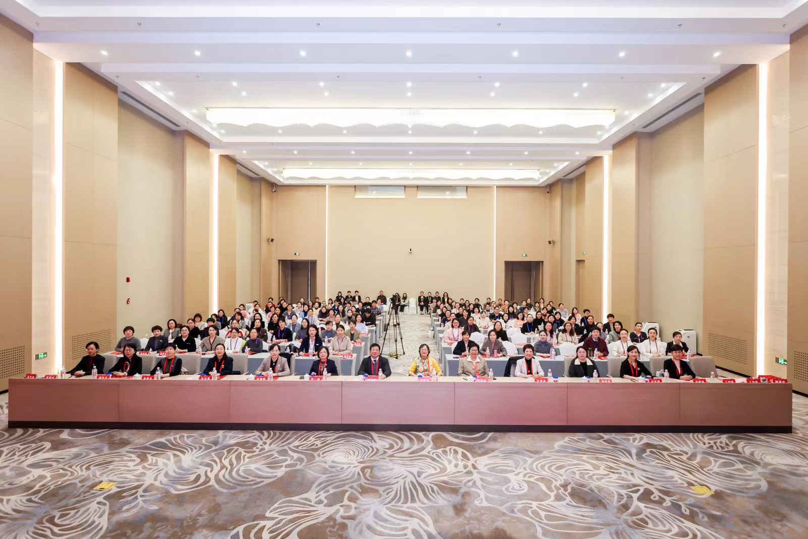 Attends the Fourth Zhejiang First Hospital Nursing Theory Forum